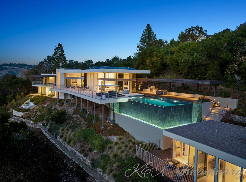 Cantilevered House Soaks in the Bay Area’s Unique Topography—and Weather